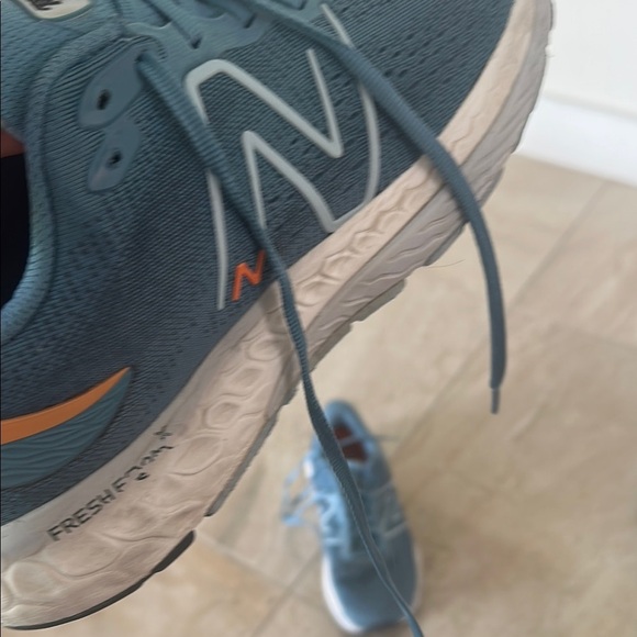 New Balance Blue Athletic Shoes with Cushioned Sole fresh and foam 880 - Picture 7 of 12